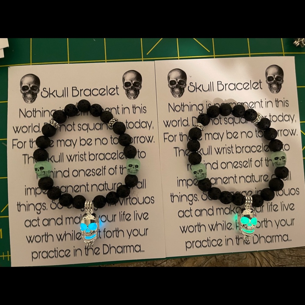 glow in the dark skull bracelet